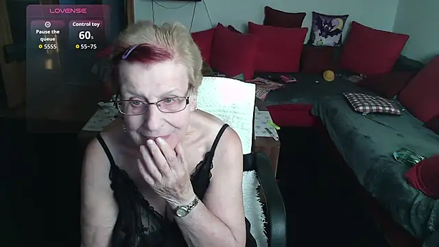 HeisseomaOriginal online show from October 2, 2025, 7:12 am