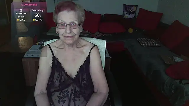 HeisseomaOriginal online show from November 25, 2025, 8:14 am