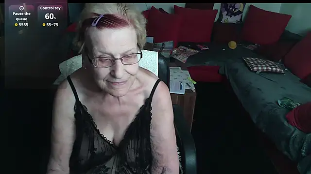 HeisseomaOriginal online show from October 9, 2025, 7:09 am