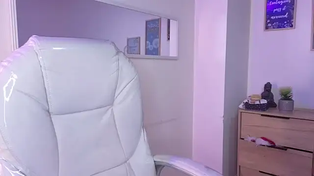 bluee hazell online show from January 15, 2026, 11:57 am