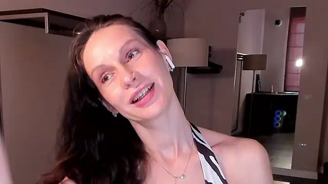 Snapshot of Mila_Anders chatting on February 11, 2026, 6:35 am Mila Anders online show from February 11, 2026, 6:35 am