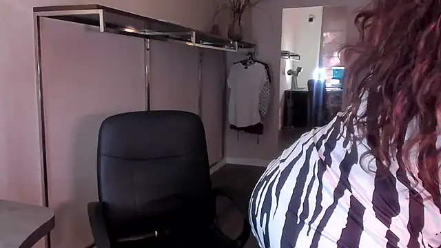 Mila Anders online show from May 15, 2026, 4:43 am