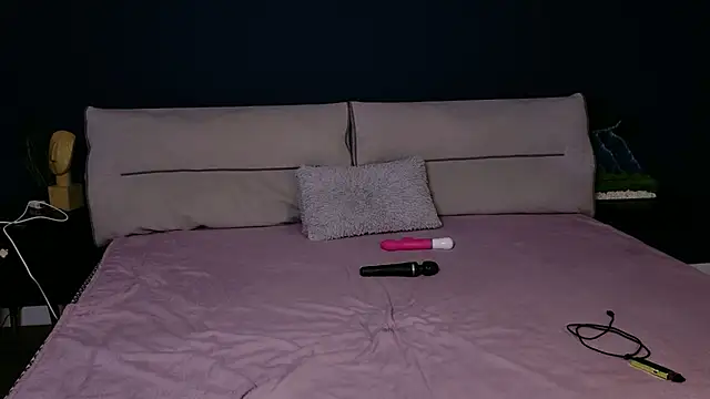 Snapshot of Mila_Anders chatting on February 8, 2026, 6:11 am Mila Anders online show from February 8, 2026, 6:11 am