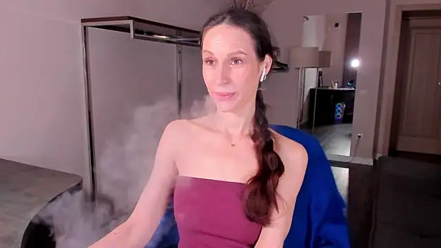 Snapshot of Mila_Anders chatting on February 1, 2026, 5:38 am Mila Anders online show from February 1, 2026, 5:38 am