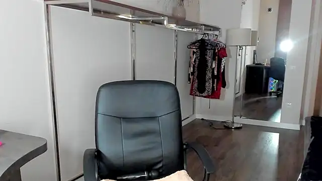 Snapshot of Mila_Anders chatting on February 20, 2026, 6:26 am Mila Anders online show from February 20, 2026, 6:26 am