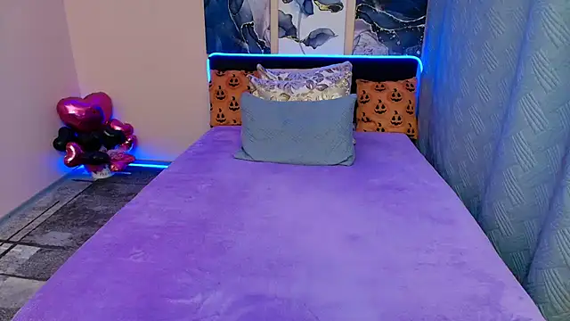 BlondPearl online show from November 11, 2025, 9:42 pm