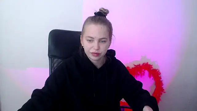Snapshot of klerkarina chatting on October 22, 2025, 5:18 am klerkarina online show from October 22, 2025, 5:18 am