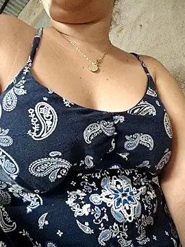 Snapshot of ValeriaSantos- chatting on May 14, 2026, 12:46 pm ValeriaSantos- online show from May 14, 2026, 12:46 pm