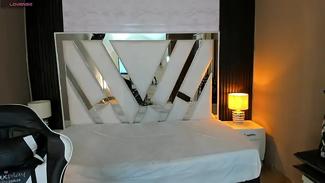 Linda4Petite online show from January 6, 2026, 6:34 pm