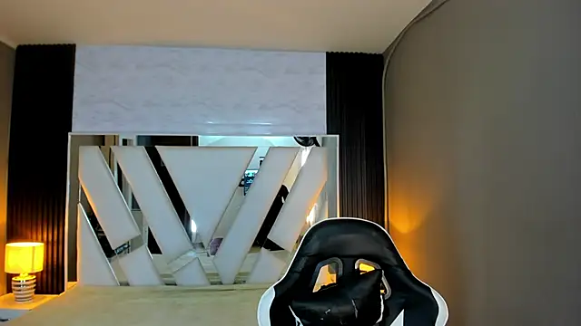 Linda4Petite online show from March 21, 2026, 6:23 pm