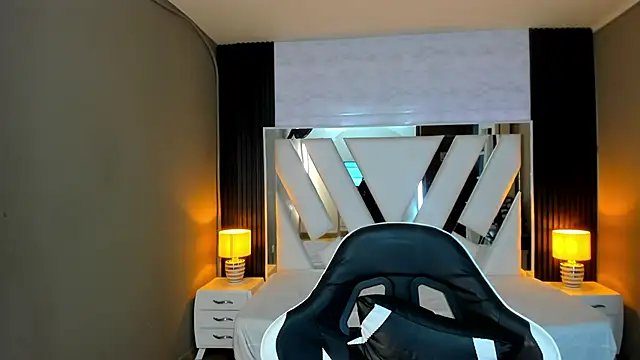 Linda4Petite online show from January 9, 2026, 6:15 pm