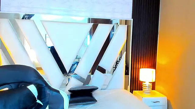 Linda4Petite online show from November 15, 2025, 6:12 pm