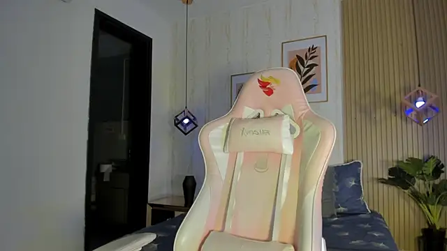 CameronCollins  online show from October 27, 2025, 7:48 pm