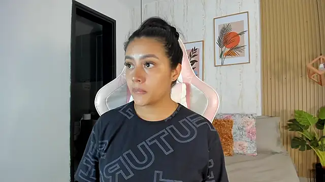 Snapshot of CameronCollins_ chatting on December 18, 2025, 8:34 pm CameronCollins online show from December 18, 2025, 8:34 pm