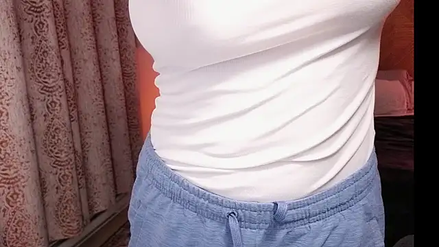 Ellie-L-Elizabeth online show from March 24, 2026, 12:21 am