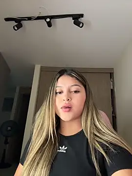 lunablossom  online show from March 7, 2026, 4:08 am