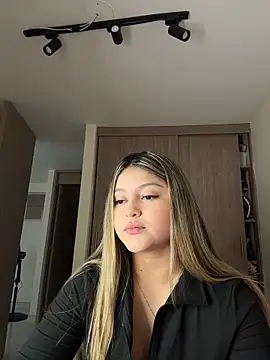 lunablossom  online show from February 19, 2026, 10:29 pm