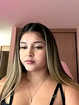 lunablossom  online show from November 1, 2025, 6:24 pm