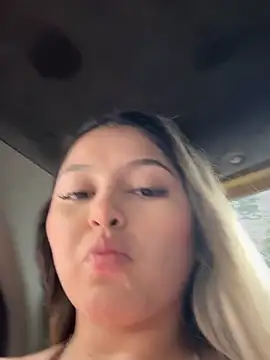 lunablossom  online show from December 5, 2025, 8:39 pm