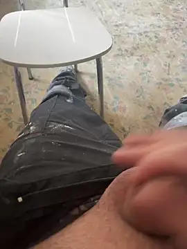 Snapshot of RenaudS-02 chatting on February 12, 2025, 12:44 pm RenaudS-02 online show from February 12, 2025, 12:44 pm