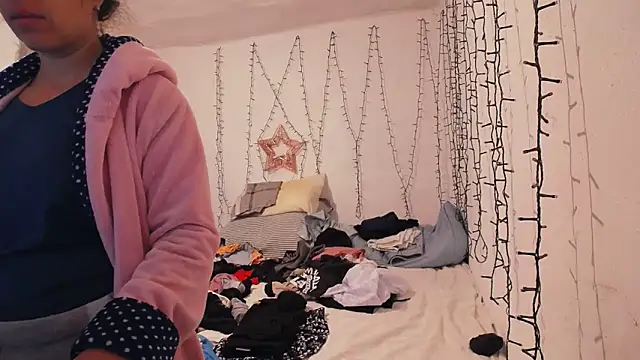 SquirtyMellissaLabia online show from October 2, 2025, 7:12 am