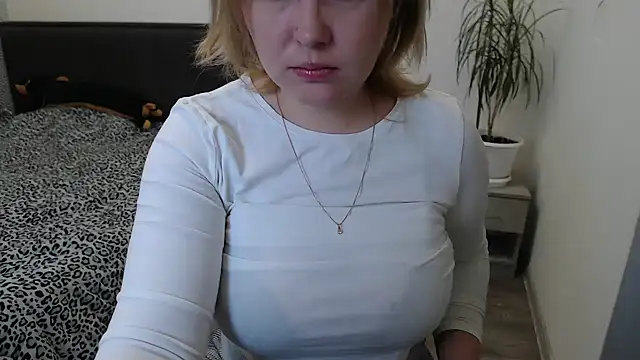 Snapshot of leeilawow chatting on April 19, 2026, 5:52 am leeilawow online show from April 19, 2026, 5:52 am