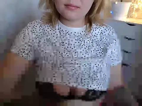 Snapshot of leeilawow chatting on May 12, 2026, 6:10 am leeilawow online show from May 12, 2026, 6:10 am