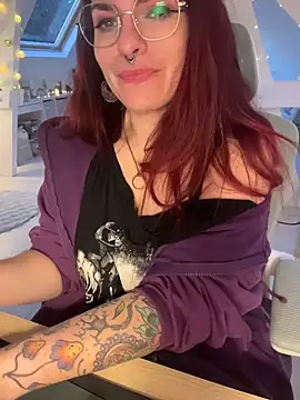 Snapshot of LunaMoongirl chatting on December 19, 2025, 3:58 pm LunaMoongirl online show from December 19, 2025, 3:58 pm