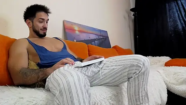 Snapshot of MichaelWills chatting on November 9, 2025, 1:04 pm MichaelWills online show from November 9, 2025, 1:04 pm