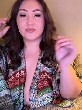 RosieDixx online show from April 10, 2026, 5:14 am