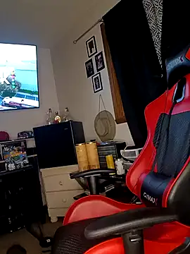 yellowwetfox online show from January 7, 2025, 4:08 am