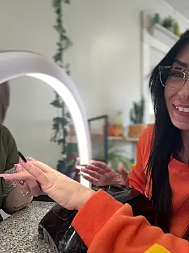 Snapshot of annablisss chatting on February 18, 2025, 5:20 pm annablisss online show from February 18, 2025, 5:20 pm