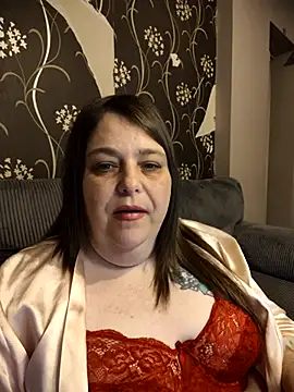 HouseWifeWhore Milf online show from April 24, 2026, 9:39 pm