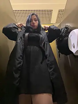 CrazzyChicks online show from September 29, 2025, 7:04 am