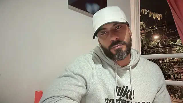 Snapshot of romeolovedark chatting on November 21, 2025, 8:35 am romeolovedark online show from November 21, 2025, 8:35 am