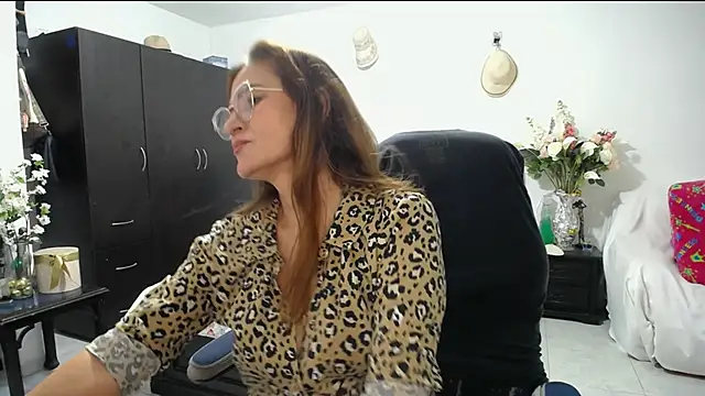 Snapshot of Xiimen chatting on February 14, 2025, 2:39 am Xiimen online show from February 14, 2025, 2:39 am