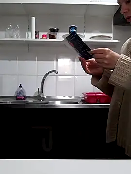 Moi Lina online show from November 5, 2025, 2:09 pm