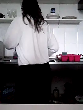 Moi Lina online show from December 14, 2025, 12:33 pm