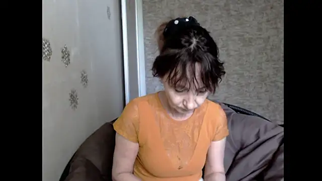 Snapshot of AnnieEltgant chatting on June 29, 2026, 9:38 am AnnieEltgant online show from June 29, 2026, 9:38 am
