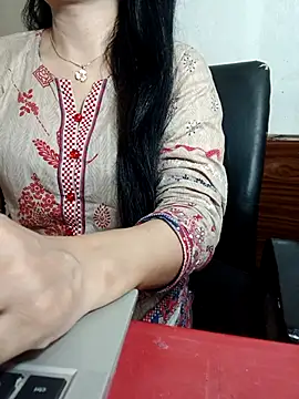 Snapshot of Chanchal--Navya chatting on April 25, 2026, 6:16 pm Chanchal--Navya online show from April 25, 2026, 6:16 pm