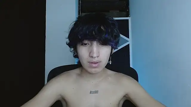 Snapshot of littlextreme chatting on February 19, 2026, 1:02 am littlextreme online show from February 19, 2026, 1:02 am