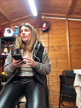 Snapshot of DaisyVibesss chatting on January 5, 2025, 3:13 pm DaisyVibesss online show from January 5, 2025, 3:13 pm