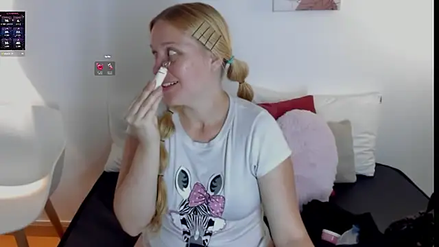 Snapshot of EmilySumer chatting on April 16, 2026, 2:34 am EmilySumer online show from April 16, 2026, 2:34 am