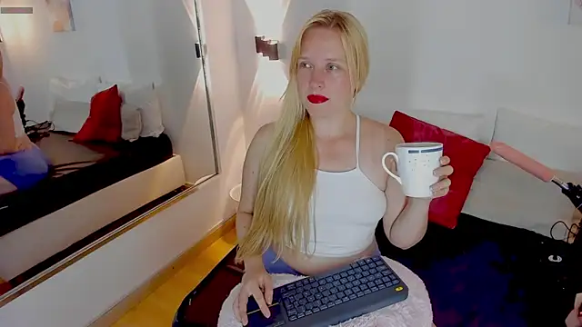 Snapshot of EmilySumer chatting on April 30, 2026, 4:30 am EmilySumer online show from April 30, 2026, 4:30 am