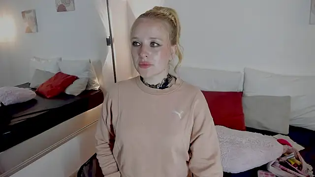 Snapshot of EmilySumer chatting on April 25, 2026, 2:14 pm EmilySumer online show from April 25, 2026, 2:14 pm