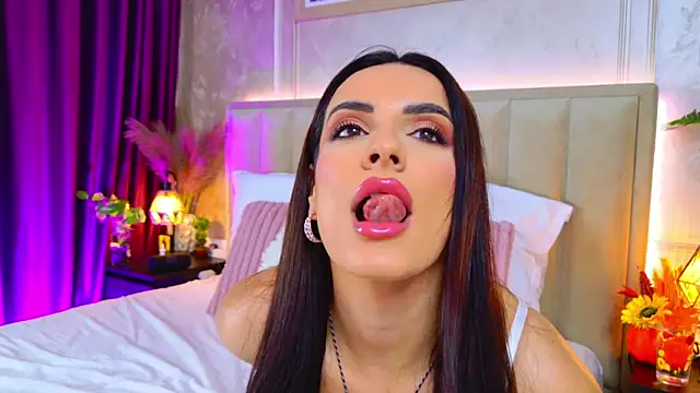 Snapshot of SereneRhodes chatting on October 29, 2025, 10:58 am SereneRhodes online show from October 29, 2025, 10:58 am