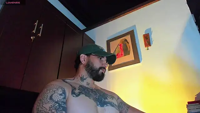 Snapshot of CamiloGray_ chatting on May 4, 2026, 1:36 pm CamiloGray online show from May 4, 2026, 1:36 pm