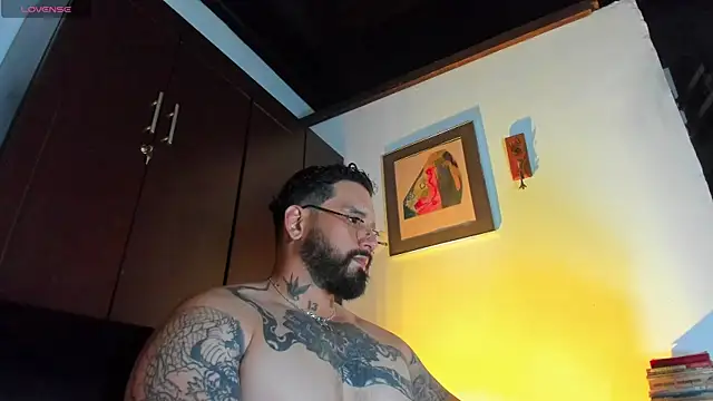 Snapshot of CamiloGray_ chatting on May 7, 2026, 3:37 pm CamiloGray online show from May 7, 2026, 3:37 pm