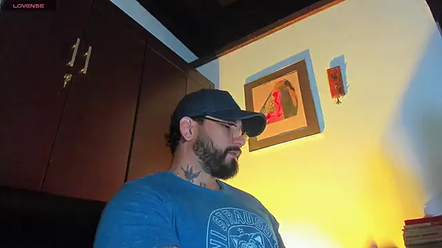 Snapshot of CamiloGray_ chatting on April 23, 2026, 1:46 pm CamiloGray online show from April 23, 2026, 1:46 pm