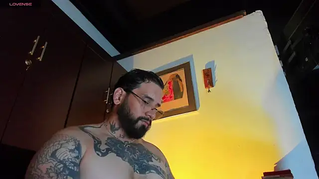 Snapshot of CamiloGray_ chatting on May 6, 2026, 2:21 pm CamiloGray online show from May 6, 2026, 2:21 pm